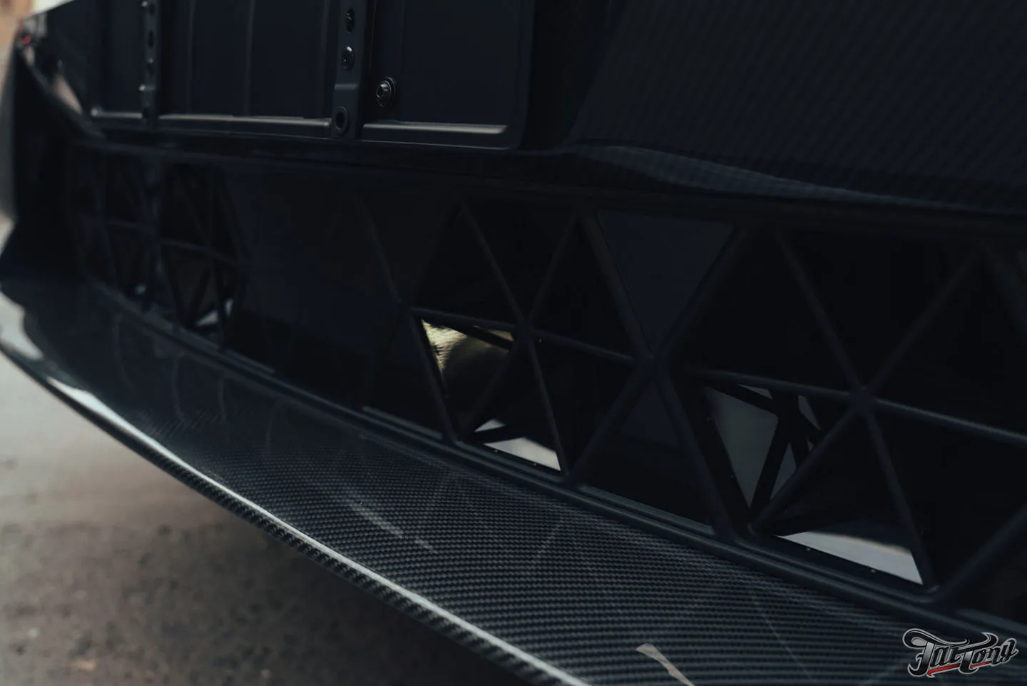 Обзор нового электрокроссовера Lotus Eletre R+, окрас бамперов и оклейка полиуретаном